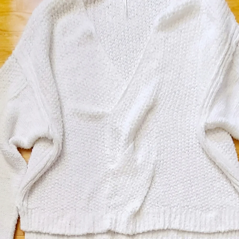 Free People Coco V-Neck Twist Front Sweater Size Medium White Cabincore